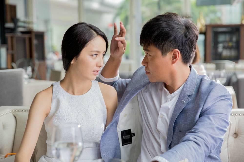 什么是电源适配器的尺寸和重量等物理参数?