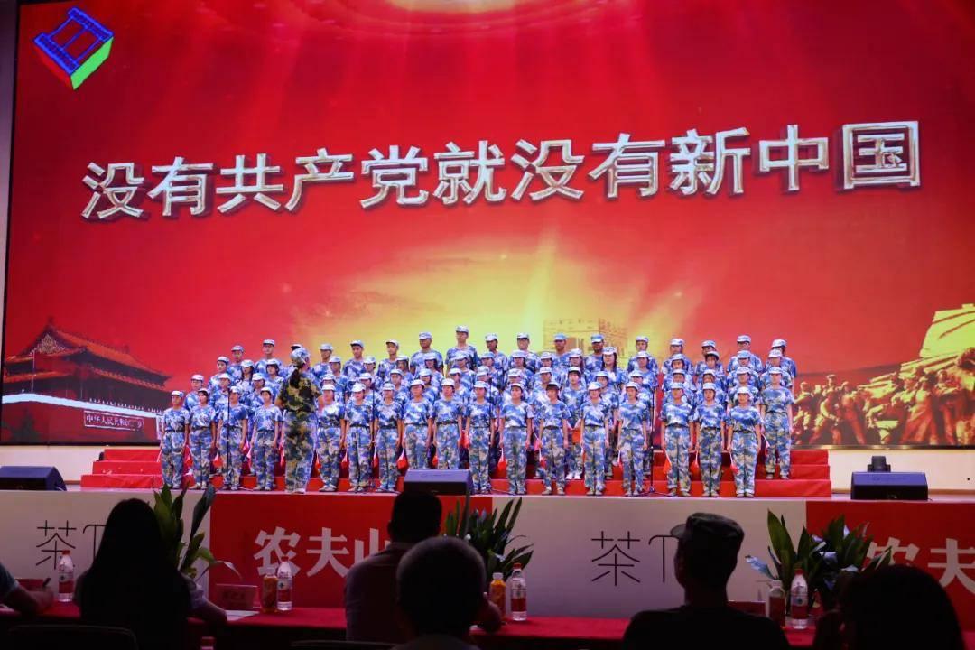 金贤重称妻子在接受怀孕治疗，全天陪护的他有多暖心？游戏画面